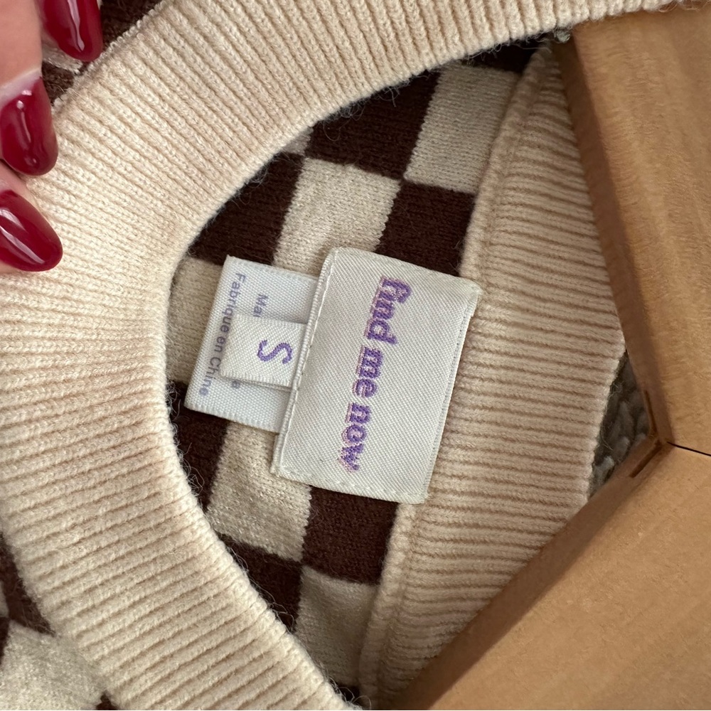 Checkered Sweater - Picture 5 of 6